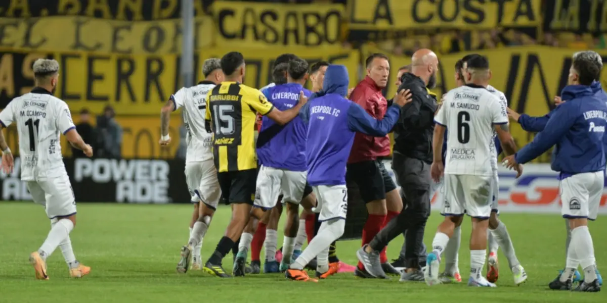 El lateral izquierdo atraviesa un mal momento en Uruguay