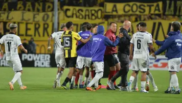 El lateral izquierdo atraviesa un mal momento en Uruguay