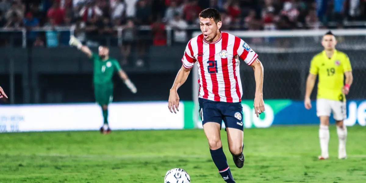 El mediocampista fue uno de los más criticados por la afición albirroja ante Colombia.