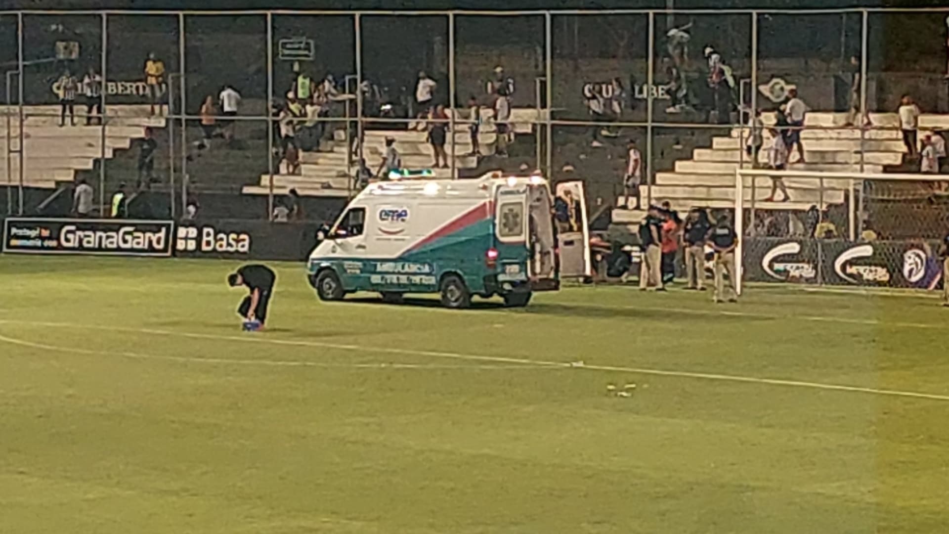 El partido entre Libertad y Tacuary tuvo un inconveniente