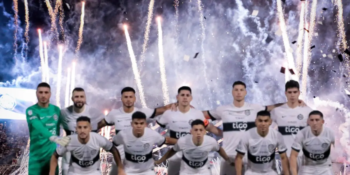 El plantel de Olimpia en formación