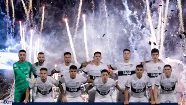 El plantel de Olimpia en formación