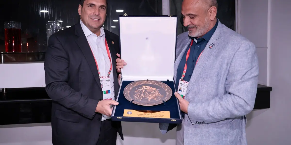 El presidente de la APF estuvo compartiendo con su similar chileno en Santiago.