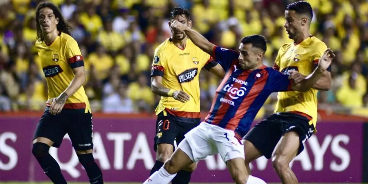 El reconocido periodista Pocho Harb expresó su frustración ante la eliminación del equipo Barcelona de Guayaquil en la Copa Libertadores a manos de equipos que considera de "medio nivel", como Bolívar y Cerro Porteño.