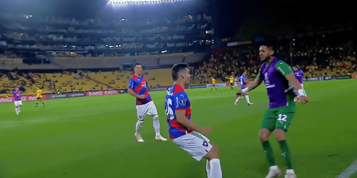 El volante Damián Bobadilla marcó el primer tanto en el juego ante Barcelona.