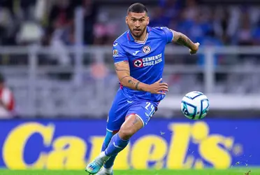 El zaguero central y lateral ejercerá recibió una distinción por parte de su equipo.