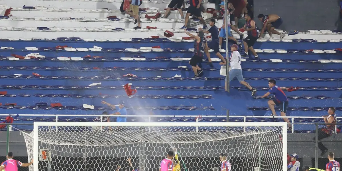 En Graderías Norte hubo inconvenientes entre los barras bravas
