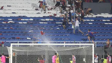 En Graderías Norte hubo inconvenientes entre los barras bravas