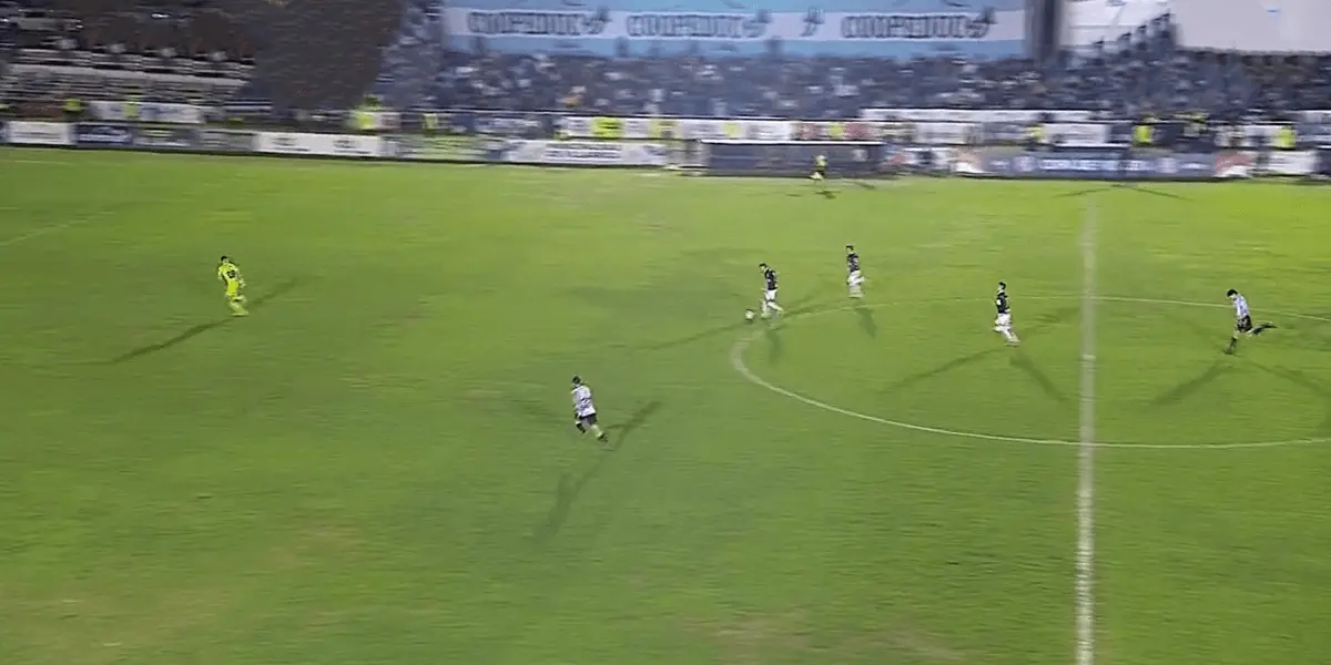 En la victoria de Olimpia, Fernández tuvo una increíble chance para aumentar pero desperdició.