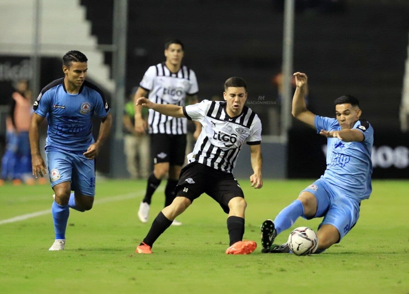 Enso González es la nueva joya gumarela que la está rompiendo en el fútbol paraguayo.