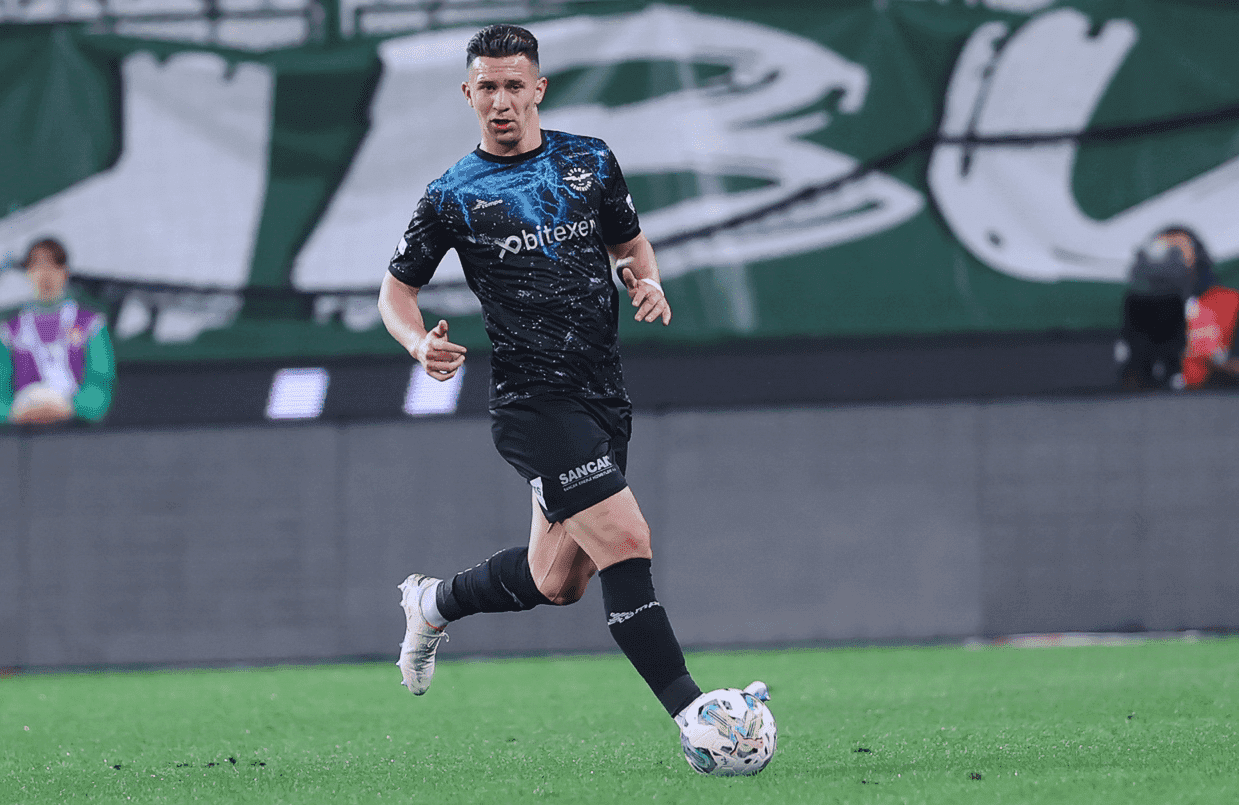 Facundo Sava sigue buscando futbolistas para agrandar su plantilla de jugadores.