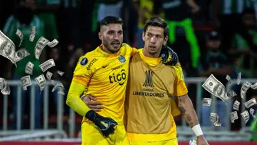 Gastón Olveira y Juan Espínola, arquero de Olimpia