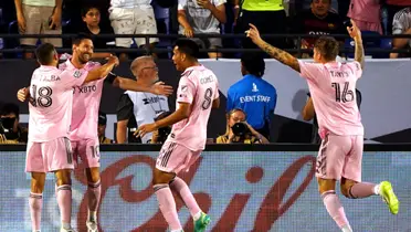(VIDEO) Saludan al campeón; Luis Suárez y Lionel Messi reconocer a Diego Gómez