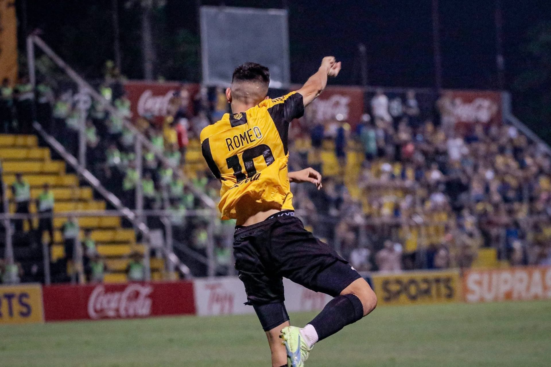 Guaraní superó 2-1 a Luqueño con su joya de 20 años, el canterano Romeo Benítez.