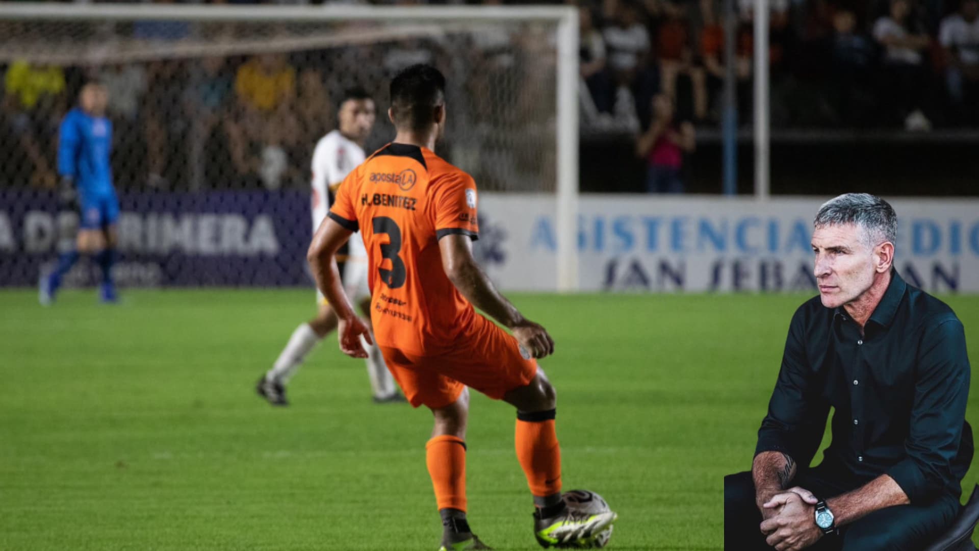 Hugo Benítez jugando en Olimpia y Martín Palermo
