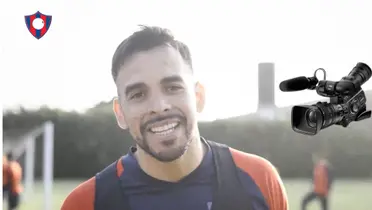 Javier Báez sonriendo a la cámara en el entrenamiento de Cerro Porteño