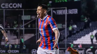 Juan Iturbe festejando con Cerro Porteño