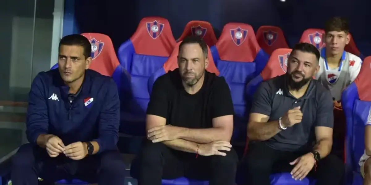 Juan Pablo Pumpido observando durante la derrota de Nacional ante Cerro