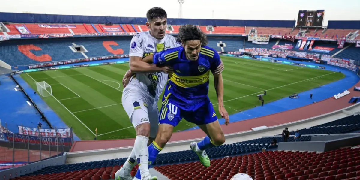 Jugadores de Boca Juniors y Trinidense disputando el balón en La Nueva Olla