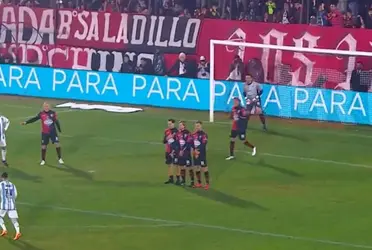 Justo VIllar participó de la despedida del argentino Maxi Rodríguez y sufrió un gol de Messi.