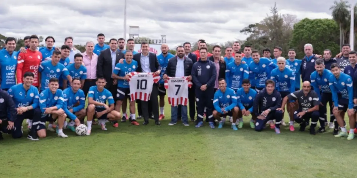 La Albirroja tuvo la la visita del Presidente de la República y el Ministro de Deportes.