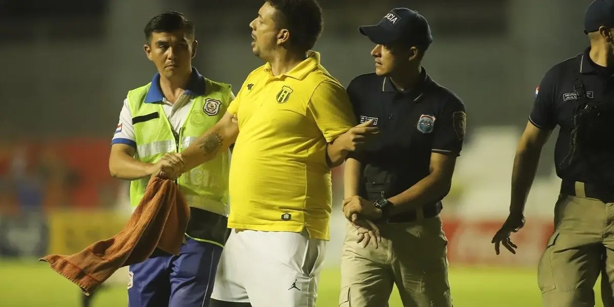 Los aficionados del legendario se hartaron del partido y empezaron a repartirse golpes.