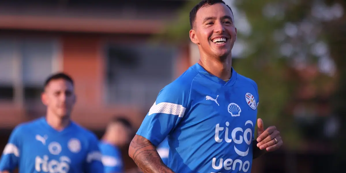 Los futbolistas albirrojos pasan su tiempo libre jugando o viendo televisión.