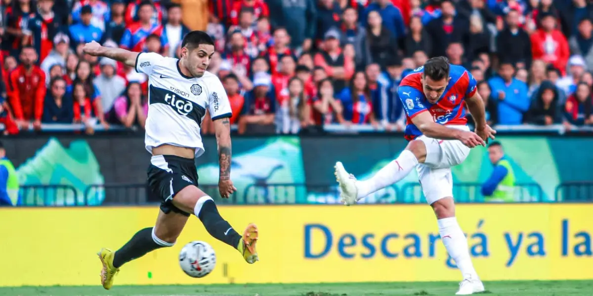 Los hinchas de Olimpia estuvieron presentes en La Nueva Olla con un particular lema.