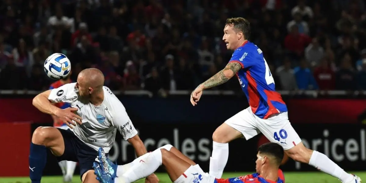 Los presentes en el estadio se pegaron un susto tras el desamayo del jugador de Bolívar.