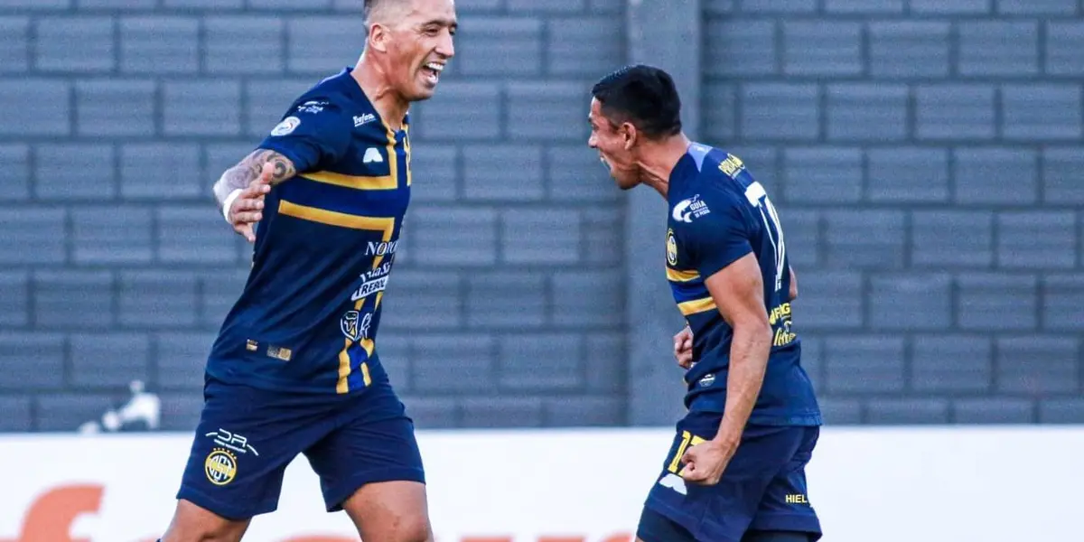 Lucas Barrios es el delantero deseado por todos al quedar con ficha libre