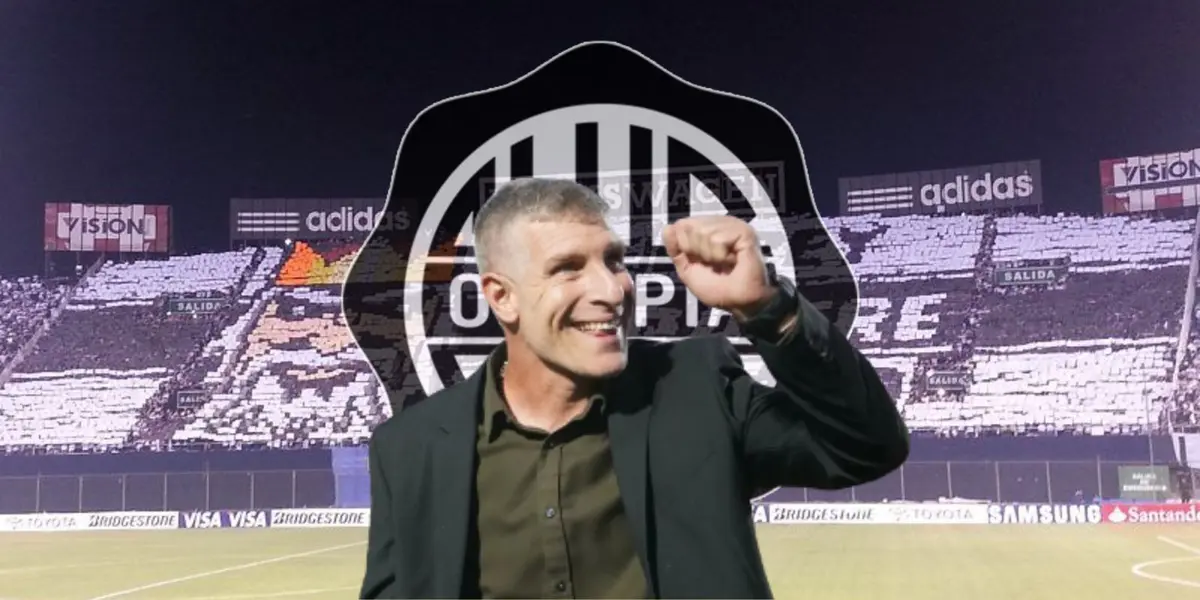 Martín Palermo celebrando un triunfo como entrenador de Olimpia