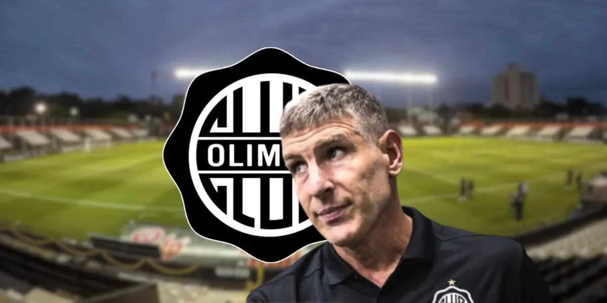 Martín Palermo dirigiendo un partido de la Primera División con Olimpia