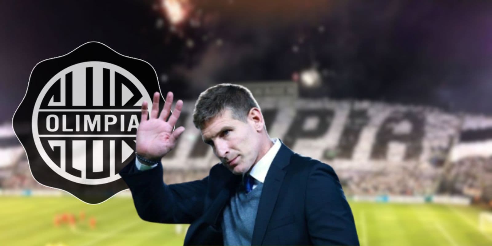 Martín Palermo saludando a la hinchada durante su carrera como entrenador