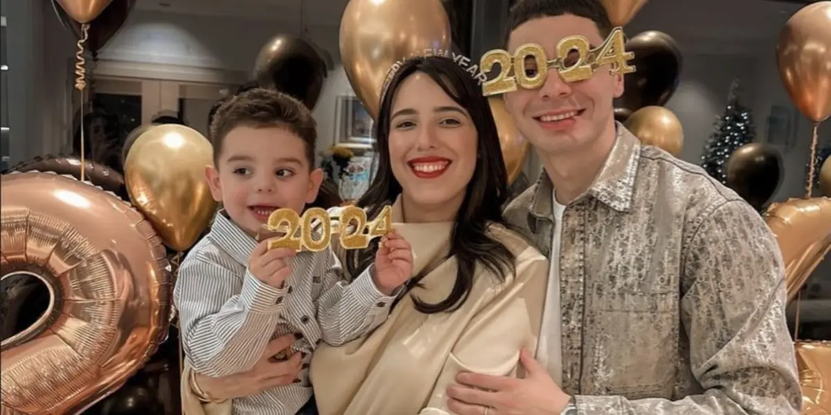 Miguel Almirón junto a su familia en Año Nuevo.