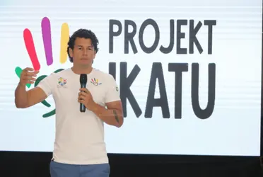 Nelson Haedo Valdez trabaja en diversas obras benéficas.