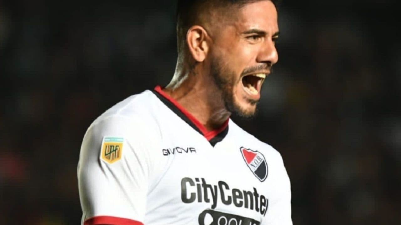 Newell's Old Boys goleó a San Lorenzo con una gran actuación del paraguayo.