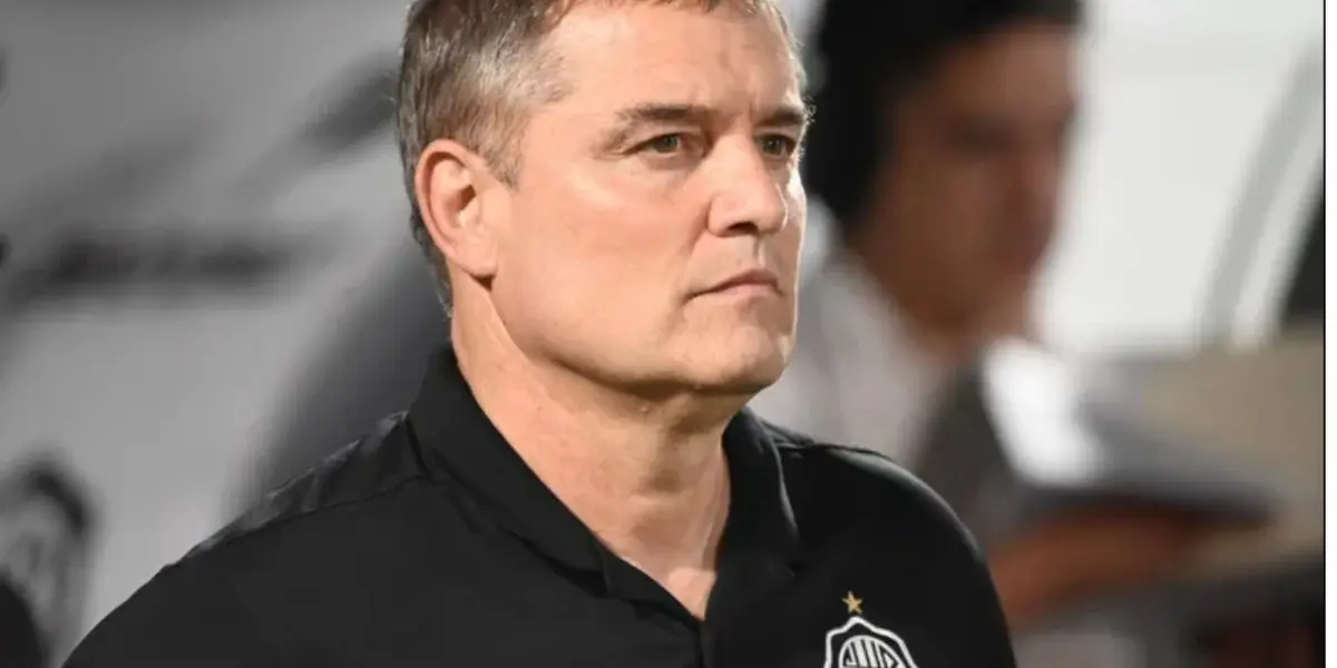 Olimpia había sacado al uruguayo Diego Aguirre por malos resultados y ahora lo mismo.