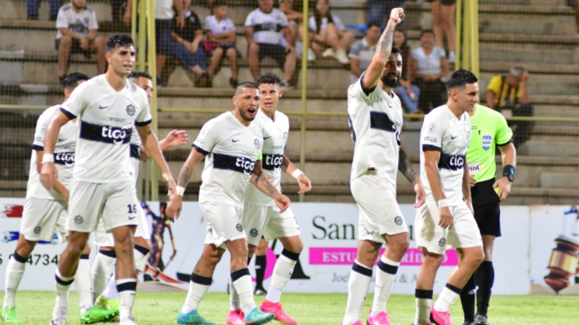 Olimpia venció 3-1 a Guaraní y se acomoda en la tabla
