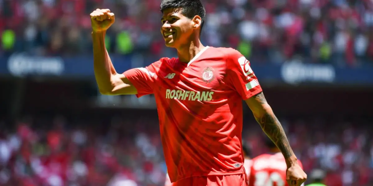 Robert Morales le da la bienvenida a Juan Escobar en Toluca