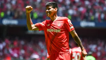 Robert Morales le da la bienvenida a Juan Escobar en Toluca