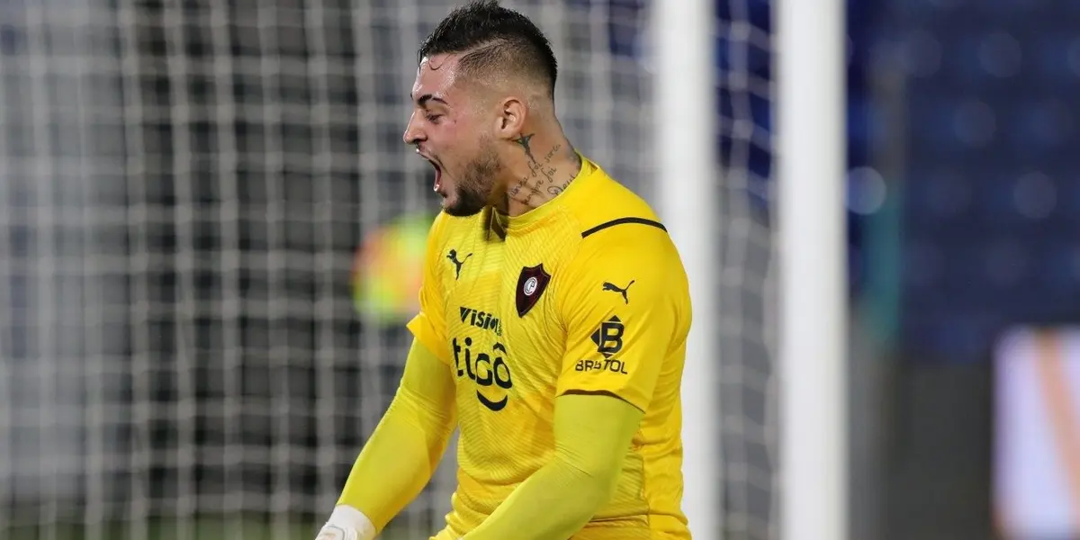 Tras el gol anotado de Tacuary con un gol polémico, el arquero brasileño estalló de nervios.